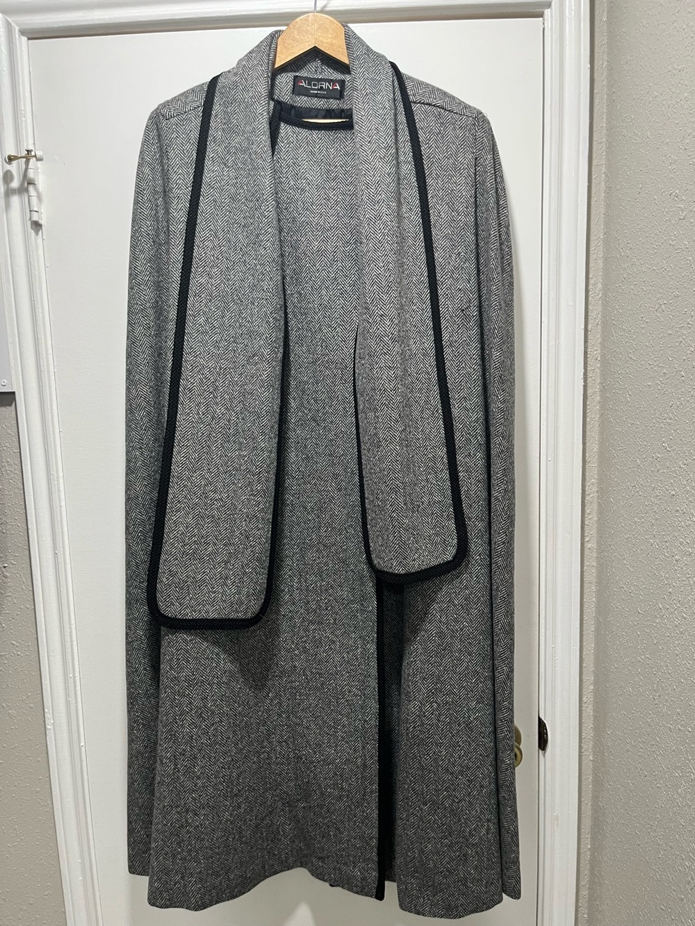 1980's Alorna Wool Cape in Gray Herringbone Pattern Elegant with Black Trim EUC
